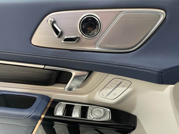 Buick GL8 Century 2025 2025款 2.0T 六座蕴世版