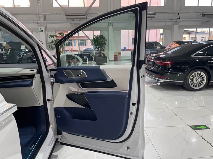 Buick GL8 Century 2025 2025款 2.0T 六座蕴世版