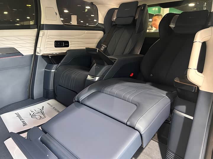 Buick GL8 Century 2025 2025款 2.0T 四座私享版