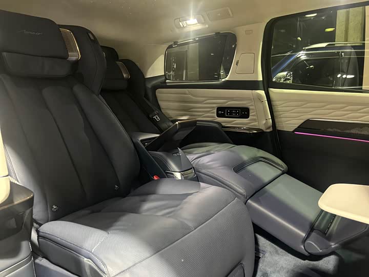 Buick GL8 Century 2025 2025款 2.0T 四座私享版