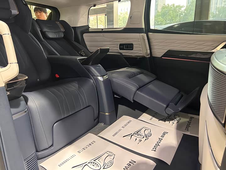 Buick GL8 Century 2025 2025款 2.0T 四座私享版