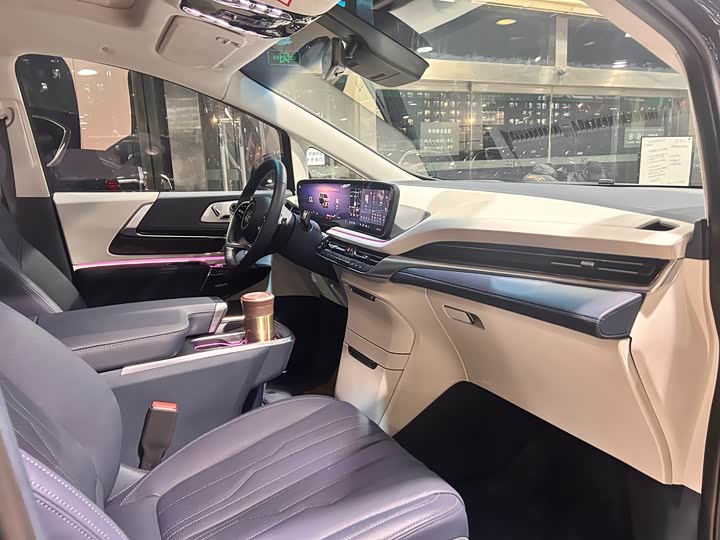 Buick GL8 Century 2025 2025款 2.0T 四座私享版