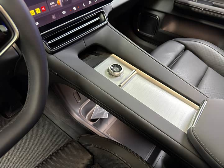 Polestar 4 2024 2024款 单电机标准续航PLUS 双星互联版