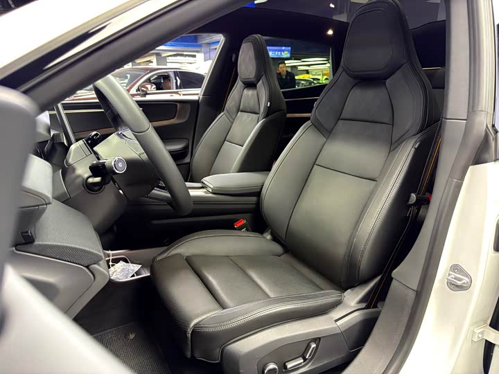 Polestar 4 2024 2024款 单电机标准续航PLUS 双星互联版