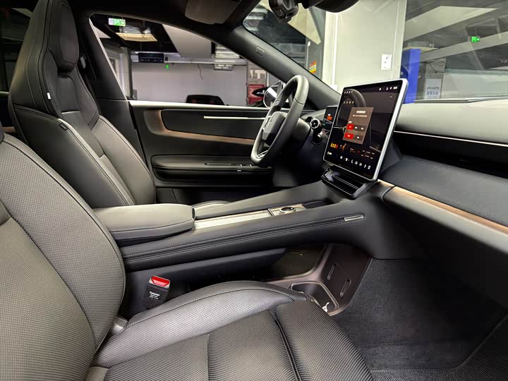 Polestar 4 2024 2024款 单电机标准续航PLUS 双星互联版