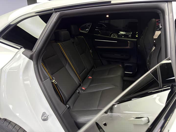 Polestar 4 2024 2024款 单电机标准续航PLUS 双星互联版