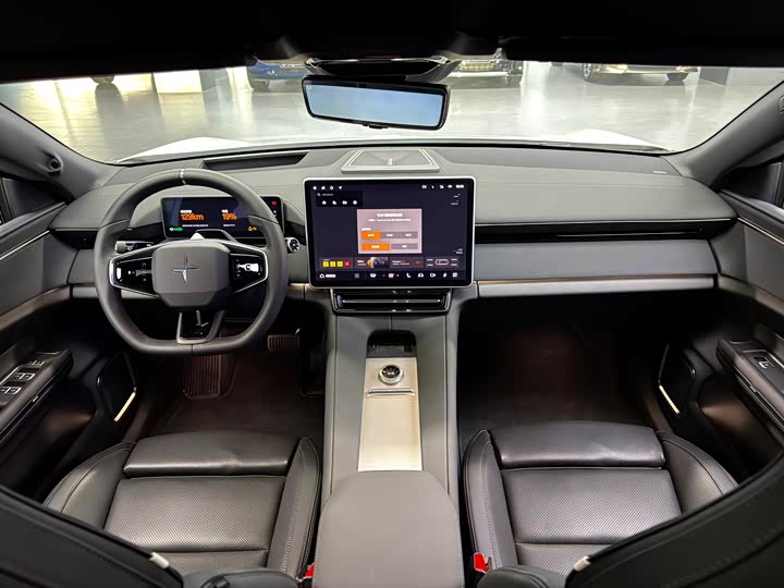 Polestar 4 2024 2024款 单电机标准续航PLUS 双星互联版