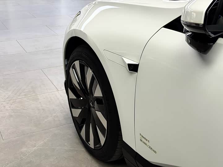 Polestar 4 2024 2024款 单电机标准续航PLUS 双星互联版