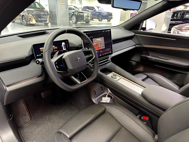 Polestar 4 2024 2024款 单电机标准续航PLUS 双星互联版