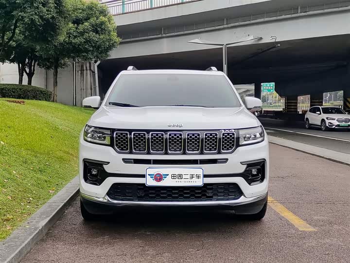 Jeep Grand Commander 2022 2022款 2.0T 两驱豪华版