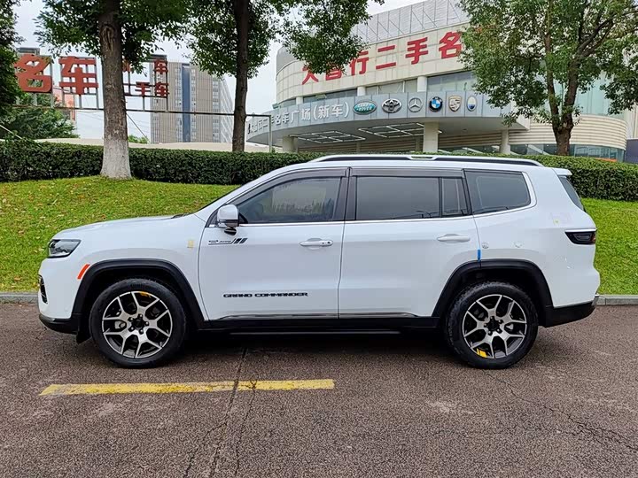 Jeep Grand Commander 2022 2022款 2.0T 两驱豪华版
