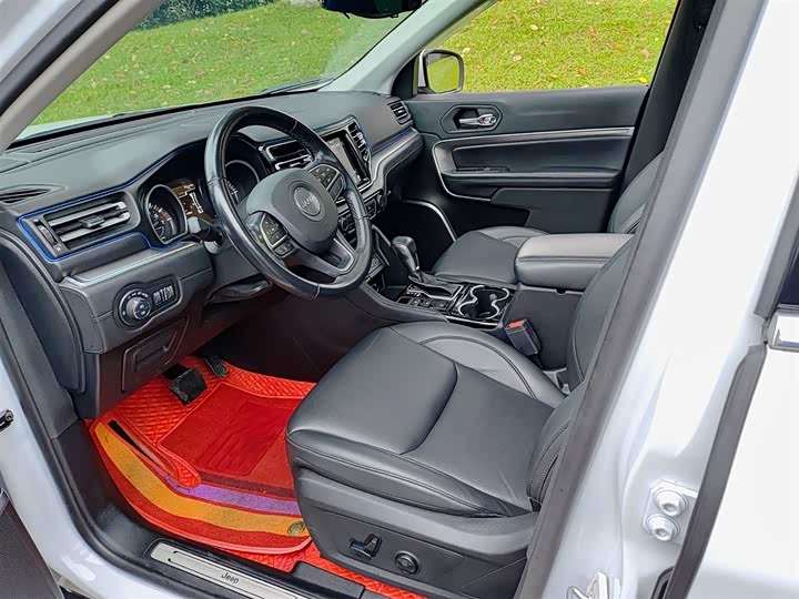 Jeep Grand Commander 2022 2022款 2.0T 两驱豪华版