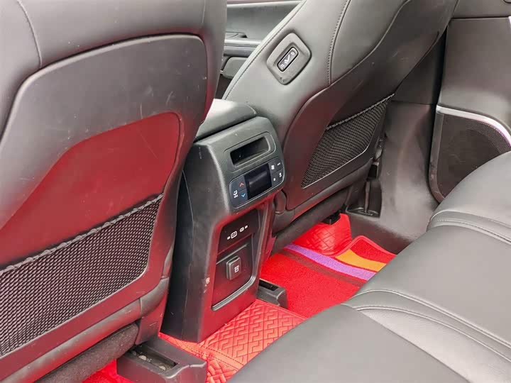 Jeep Grand Commander 2022 2022款 2.0T 两驱豪华版