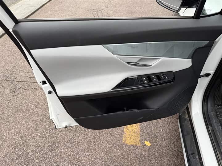 Changan UNI-T 2023 2023款 第二代 1.5T 尊贵型