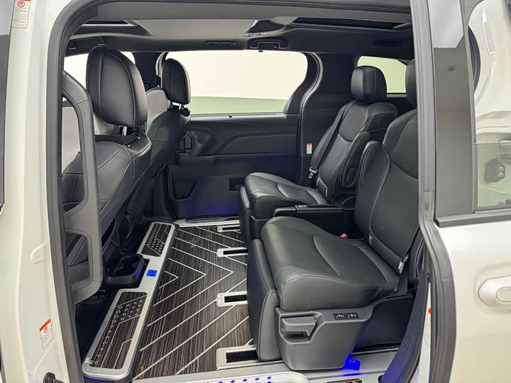 Toyota Granvia 2024 2024款 2.5L混动 尊贵PLUS版