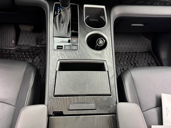 Toyota Granvia 2024 2024款 2.5L混动 尊贵PLUS版