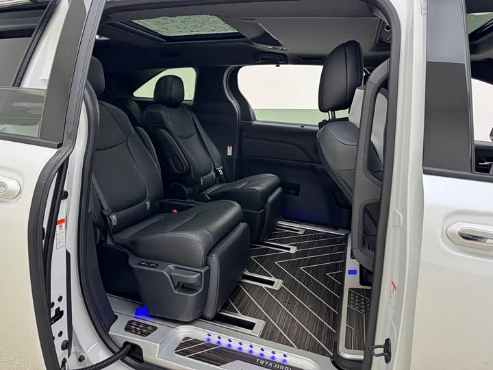 Toyota Granvia 2024 2024款 2.5L混动 尊贵PLUS版