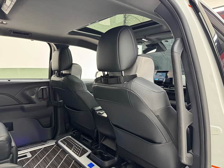 Toyota Granvia 2024 2024款 2.5L混动 尊贵PLUS版