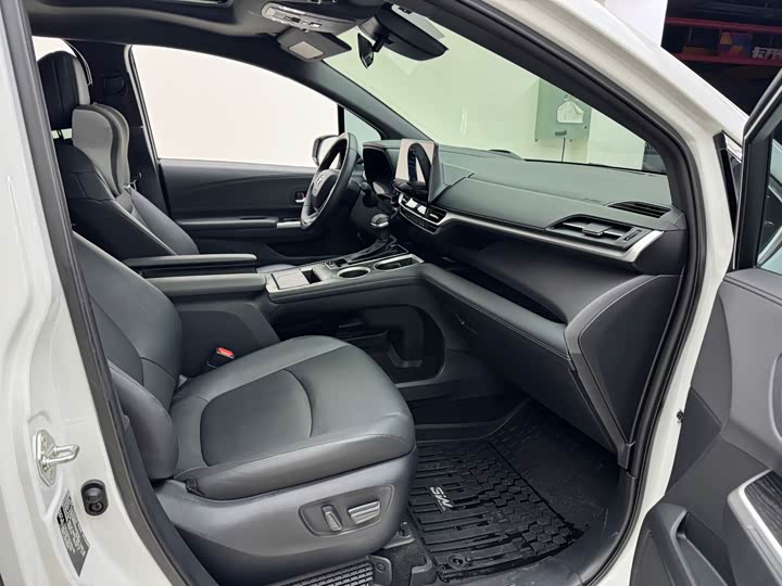 Toyota Granvia 2024 2024款 2.5L混动 尊贵PLUS版