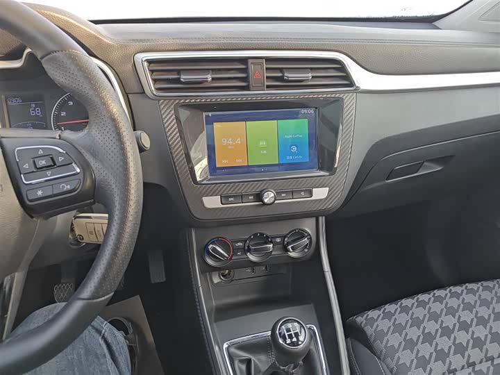 MG Motor ZS 2020 2020款 全球百万畅销款 1.5L 手动65寸巨幕天窗版