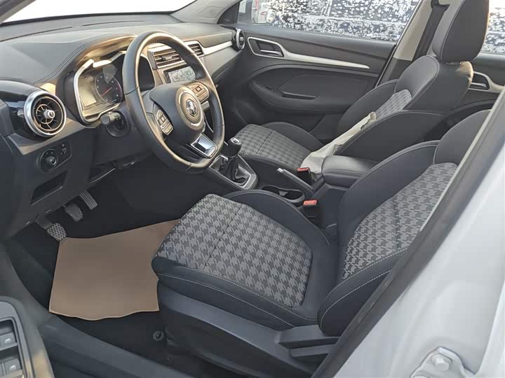 MG Motor ZS 2020 2020款 全球百万畅销款 1.5L 手动65寸巨幕天窗版