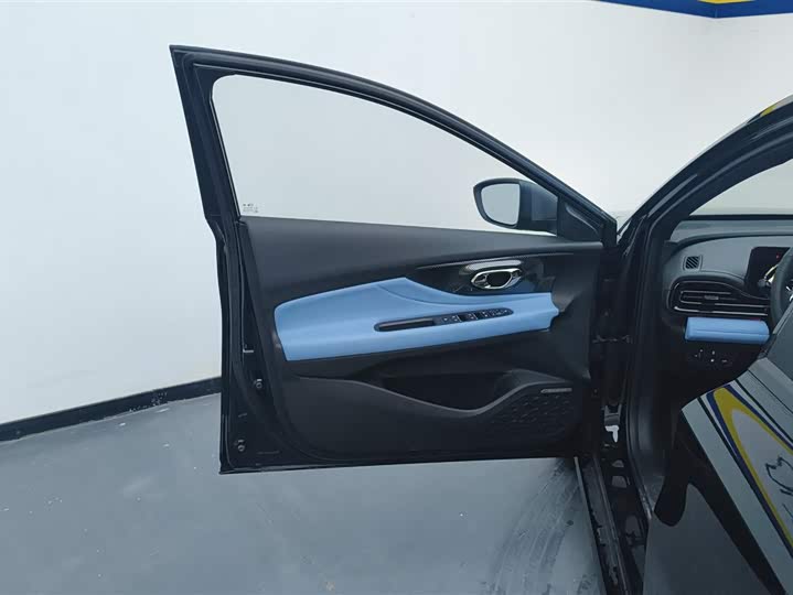 GAC Trumpchi Empow R 2023 2023款 影豹H 智能混动版