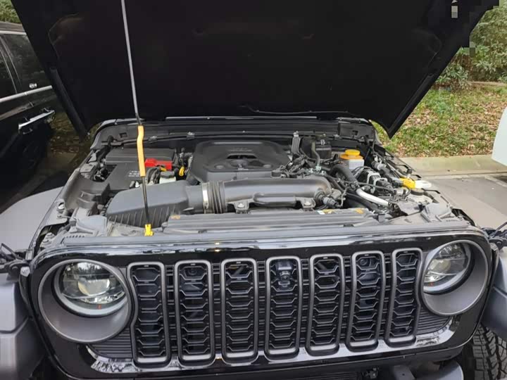 Jeep Wrangler 2024 2024款 2.0T 罗宾汉四门版