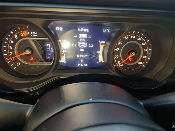 Jeep Wrangler 2024 2024款 2.0T 罗宾汉四门版