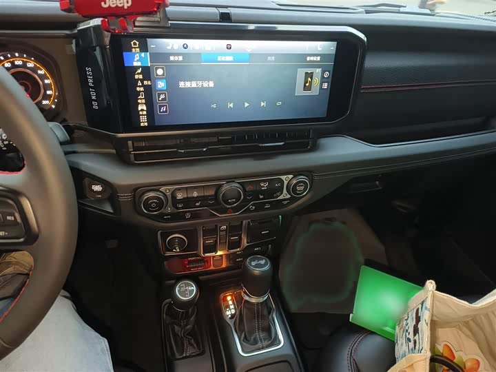 Jeep Wrangler 2024 2024款 2.0T 罗宾汉四门版