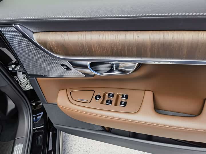 Volvo S90 Hybrid 2025 2025款 插电式混动 四驱长续航智雅豪华版