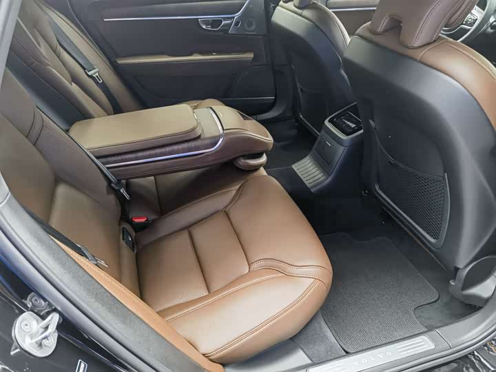 Volvo S90 Hybrid 2025 2025款 插电式混动 四驱长续航智雅豪华版