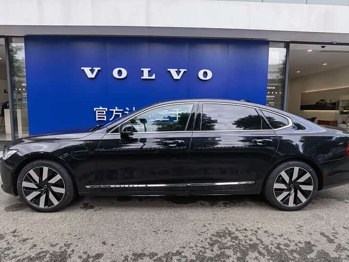 2025 Volvo S90 Hybrid