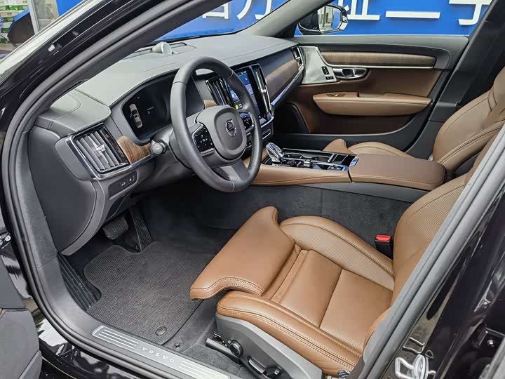 2025 Volvo S90 Hybrid