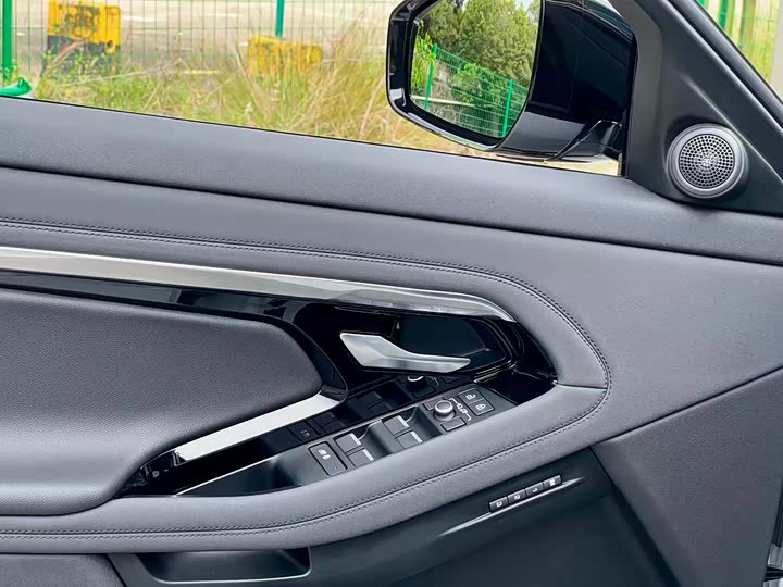 Land Rover Range Rover Evoque L Hybrid 2023 2023款 极光L P300e 插电式电动混合版