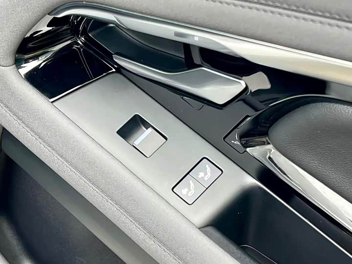 Land Rover Range Rover Evoque L Hybrid 2023 2023款 极光L P300e 插电式电动混合版