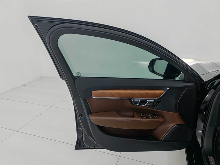 Volvo S90 Hybrid 2025 2025款 插电式混动 四驱长续航智逸豪华版