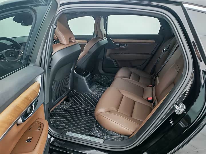 Volvo S90 Hybrid 2025 2025款 插电式混动 四驱长续航智逸豪华版