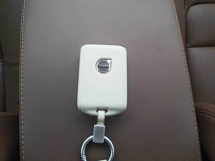 Volvo S90 Hybrid 2025 2025款 插电式混动 四驱长续航智逸豪华版