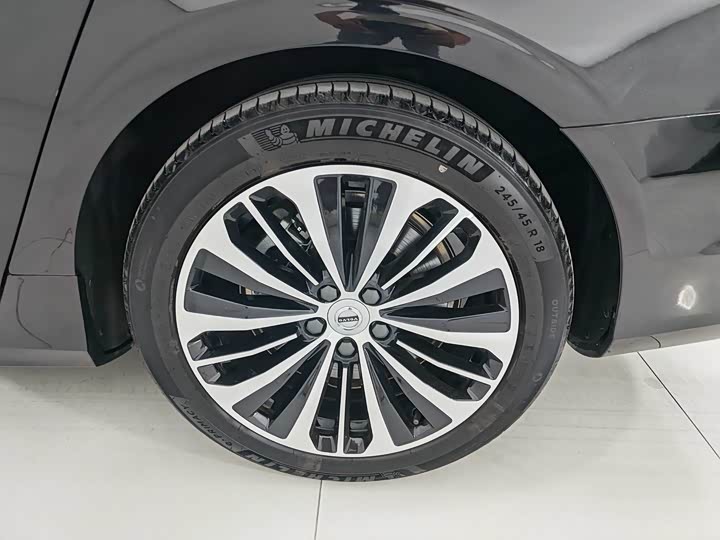 Volvo S90 Hybrid 2025 2025款 插电式混动 四驱长续航智逸豪华版