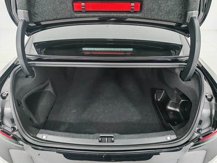 Volvo S90 Hybrid 2025 2025款 插电式混动 四驱长续航智逸豪华版