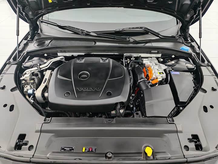 Volvo S90 Hybrid 2025 2025款 插电式混动 四驱长续航智逸豪华版