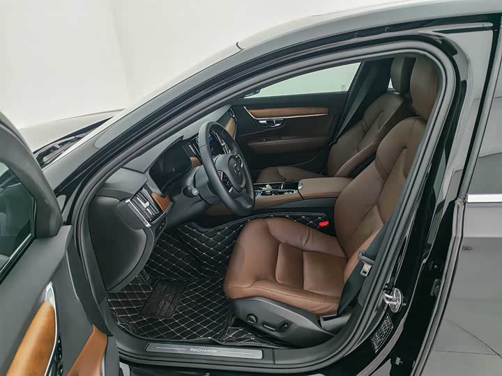 Volvo S90 Hybrid 2025 2025款 插电式混动 四驱长续航智逸豪华版