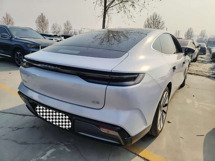 Geely Galaxy E8 2024 2024款 665km 后驱星舰 远航版
