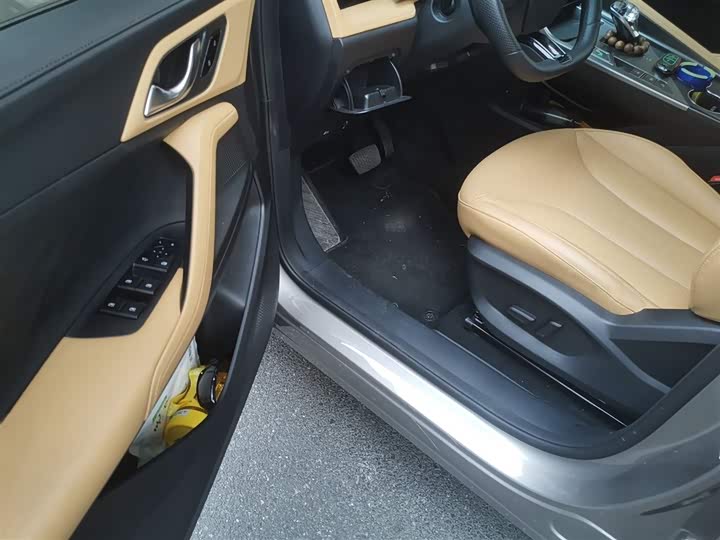 Roewe RX5 2023 2023款 1.5T 尊荣滑屏版