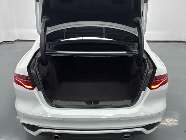 Jaguar XE L 2024 2024款 2.0T 250PS R-DYNAMIC S进取运动版