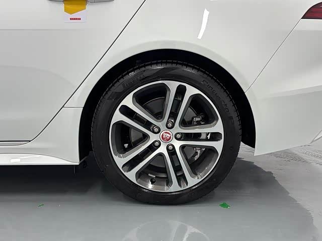 Jaguar XE L 2024 2024款 2.0T 250PS R-DYNAMIC S进取运动版