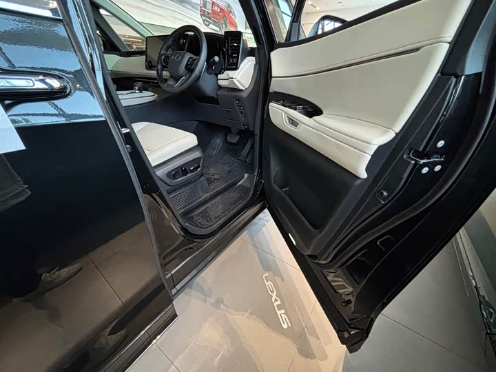 Lexus LM 2025 2025款 500h 六座尊崇版