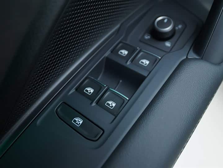 Volkswagen Tayron 2025 2025款 探岳L 330TSI 两驱精英City包