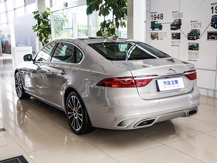 Jaguar XF L 2025 2025款 2.0T P250 两驱尊享豪华版