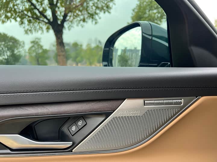 Jaguar XF L 2025 2025款 2.0T P250 两驱尊享豪华版